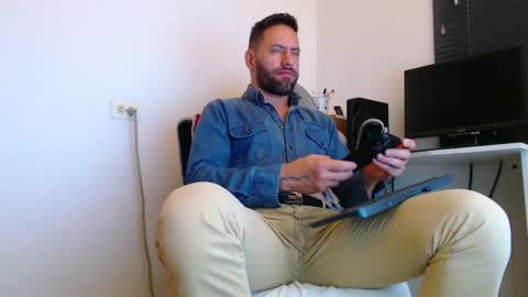 oliver online show from March 31, 2026, 2:50 pm