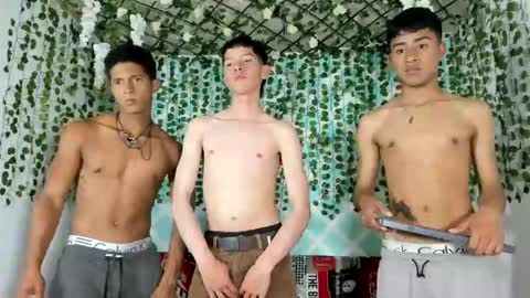 oliverhot_2005 online show from February 23, 2025, 7:38 pm