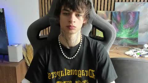 Snapshot of oliverrgroove chatting on July 6, 2026, 6:43 am oliverrgroove online show from July 6, 2026, 6:43 am