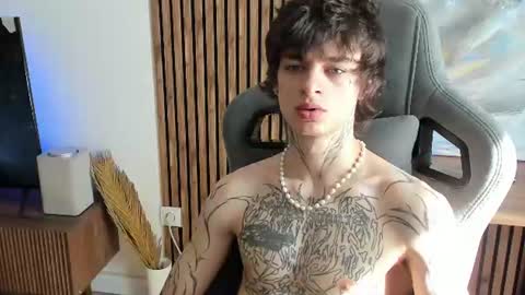 Snapshot of oliverrgroove chatting on July 16, 2026, 7:14 am oliverrgroove online show from July 16, 2026, 7:14 am