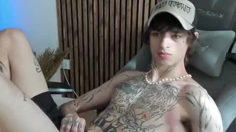 Snapshot of oliverrgroove chatting on August 1, 2026, 6:56 am oliverrgroove online show from August 1, 2026, 6:56 am