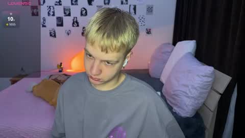 oliver online show from October 22, 2025, 4:51 pm