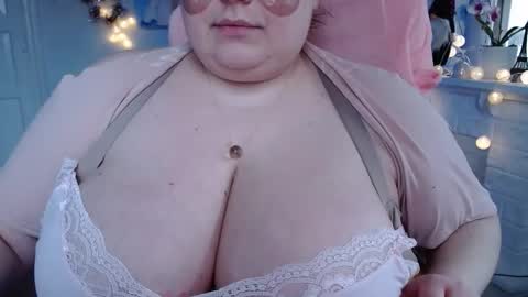 Snapshot of olivia_bud_gold chatting on February 4, 2025, 7:51 am Olivia Gold online show from February 4, 2025, 7:51 am