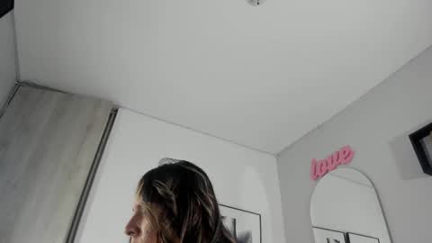 Olivia Collins online show from September 17, 2025, 12:07 pm