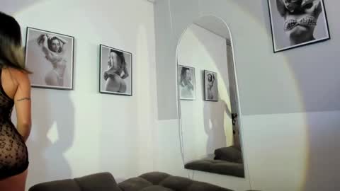 Olivia Collins online show from May 2, 2026, 11:04 am