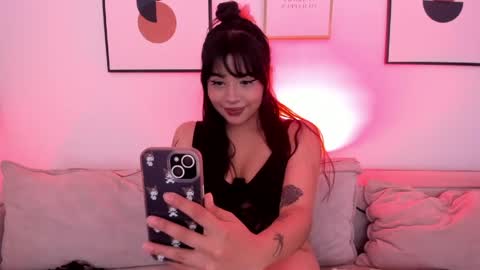 olivia_dluxe online show from April 18, 2026, 8:53 pm