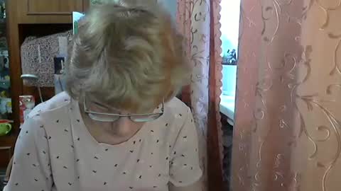 Olivia Mia online show from April 1, 2026, 6:14 am