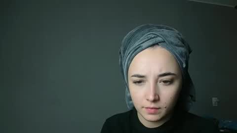 Olivia online show from November 28, 2025, 12:08 pm