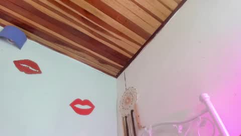 Snapshot of olivia_pretty_ chatting on February 12, 2025, 1:30 am olivia_pretty_ online show from February 12, 2025, 1:30 am