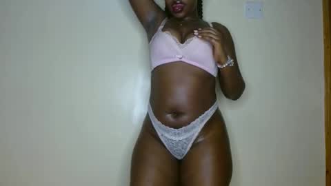 Snapshot of olivia_roxxyy chatting on May 18, 2026, 3:29 pm olivia online show from May 18, 2026, 3:29 pm
