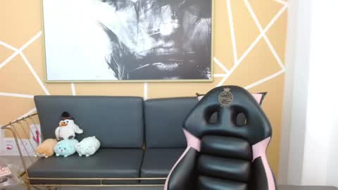 Olivia online show from May 7, 2026, 8:14 pm