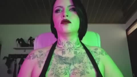   online show from November 19, 2025, 1:44 pm