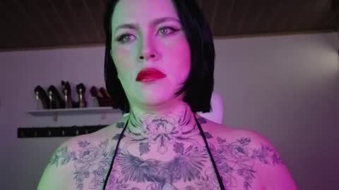 Snapshot of olivia_seex chatting on January 6, 2026, 1:59 pm online show from January 6, 2026, 1:59 pm