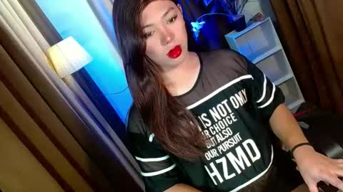 Miss OLIVIA online show from November 27, 2025, 10:39 am