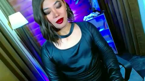 Snapshot of olivia_the_temptress27 chatting on May 13, 2026, 5:27 am Miss OLIVIA online show from May 13, 2026, 5:27 am
