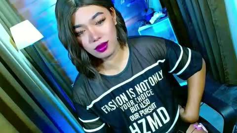 Snapshot of olivia_the_temptress27 chatting on May 17, 2026, 6:33 am Miss OLIVIA online show from May 17, 2026, 6:33 am
