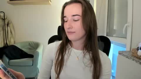 Oliwiaa2004 online show from December 21, 2025, 12:12 pm