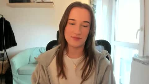 Oliwiaa2004 online show from April 10, 2026, 12:43 pm