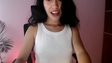 Snapshot of oliviaaa__ chatting on May 25, 2026, 4:35 pm oliviaaa__ online show from May 25, 2026, 4:35 pm
