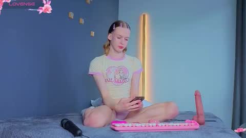 oliviaapink online show from October 26, 2025, 10:54 am