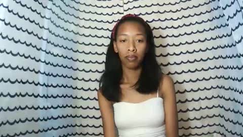 oliviah27 online show from November 22, 2025, 11:26 pm