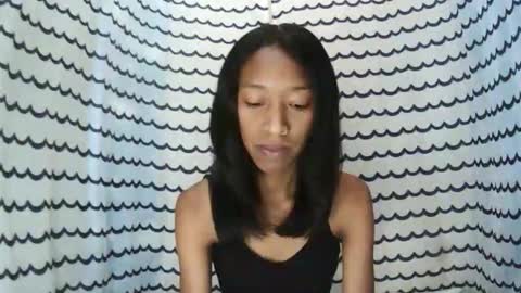 oliviah27 online show from November 24, 2025, 8:25 am