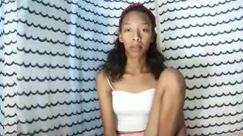 oliviah27 online show from November 28, 2025, 8:44 pm