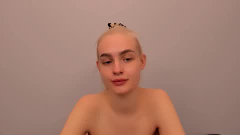 oliviaBeauty online show from December 22, 2025, 7:33 pm