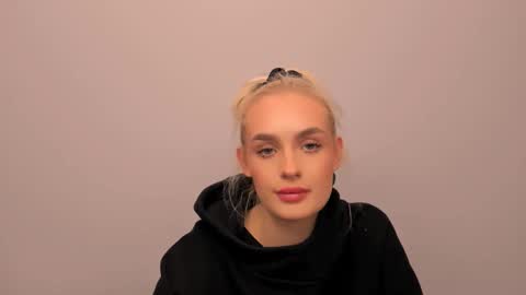 oliviaBeauty online show from February 12, 2026, 2:45 pm