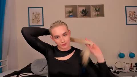 oliviaBeauty online show from April 15, 2026, 7:58 pm