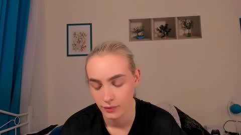 oliviaBeauty online show from April 18, 2026, 7:18 pm