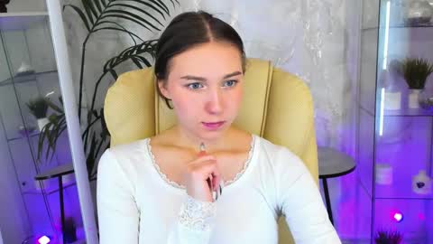 olivialangs online show from March 26, 2026, 11:16 am