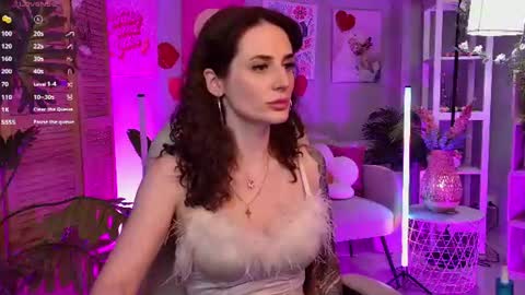 Snapshot of oliviamcclean chatting on June 17, 2026, 2:40 pm Liv online show from June 17, 2026, 2:40 pm