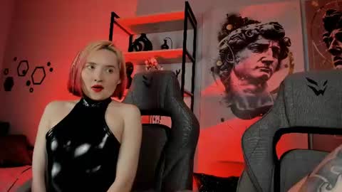 Snapshot of oliviamcclean chatting on June 23, 2026, 7:34 pm Liv online show from June 23, 2026, 7:34 pm