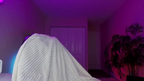 Olivia Owens online show from February 7, 2025, 9:05 am