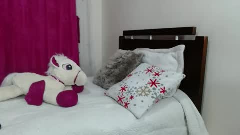 Olivia online show from April 22, 2026, 11:17 pm