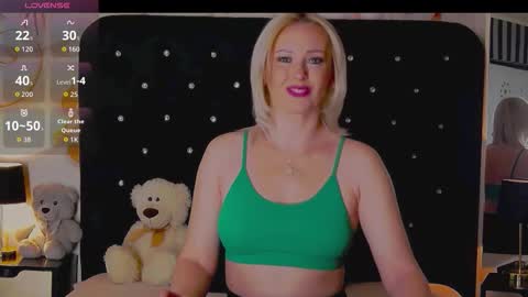 Snapshot of oliviashaw22 chatting on January 11, 2026, 9:53 pm Olivia online show from January 11, 2026, 9:53 pm