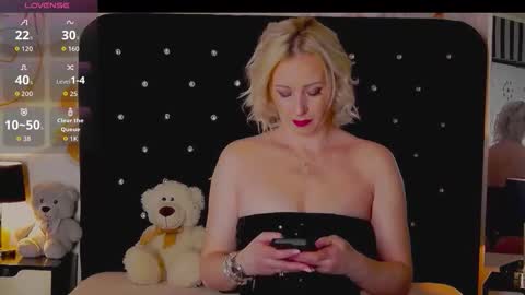 Snapshot of oliviashaw22 chatting on January 12, 2026, 9:53 pm Olivia online show from January 12, 2026, 9:53 pm