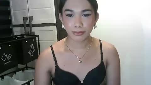 Snapshot of oliviatemptress chatting on March 2, 2026, 5:09 pm oliviatemptress online show from March 2, 2026, 5:09 pm