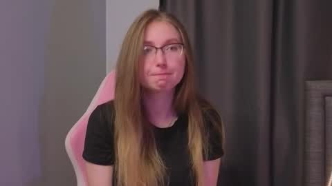 Snapshot of oliviavele chatting on September 10, 2025, 7:03 pm Kylie online show from September 10, 2025, 7:03 pm