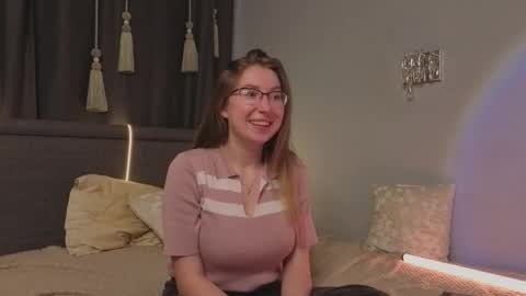 Snapshot of oliviavele chatting on September 14, 2025, 7:35 pm Kylie online show from September 14, 2025, 7:35 pm