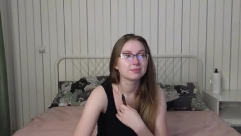 Snapshot of oliviavele chatting on October 2, 2025, 6:15 pm Kylie online show from October 2, 2025, 6:15 pm