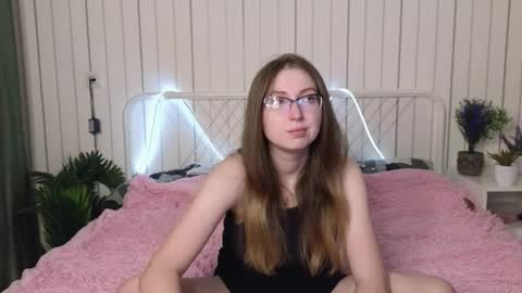 Snapshot of oliviavele chatting on October 8, 2025, 8:17 pm Kylie online show from October 8, 2025, 8:17 pm