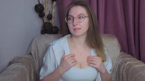 Snapshot of oliviavele chatting on November 20, 2025, 6:29 pm Kylie online show from November 20, 2025, 6:29 pm