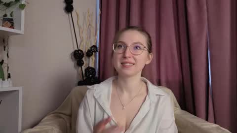 Snapshot of oliviavele chatting on December 4, 2025, 9:18 am Kylie online show from December 4, 2025, 9:18 am