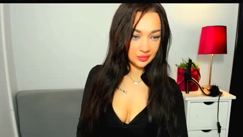 OliviaWomen online show from March 1, 2026, 10:28 am