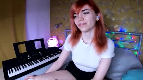 Angelina Lina online show from December 18, 2025, 8:15 pm