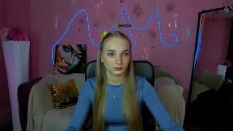 Ollivia online show from May 1, 2026, 5:56 am