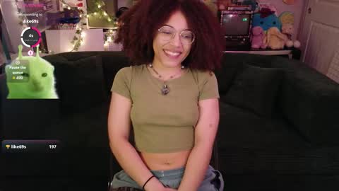 Snapshot of ollythegreat chatting on December 16, 2025, 11:32 pm olly online show from December 16, 2025, 11:32 pm