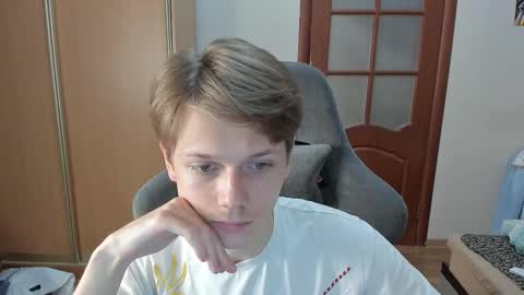 Oliver and Mira online show from December 17, 2025, 9:43 pm